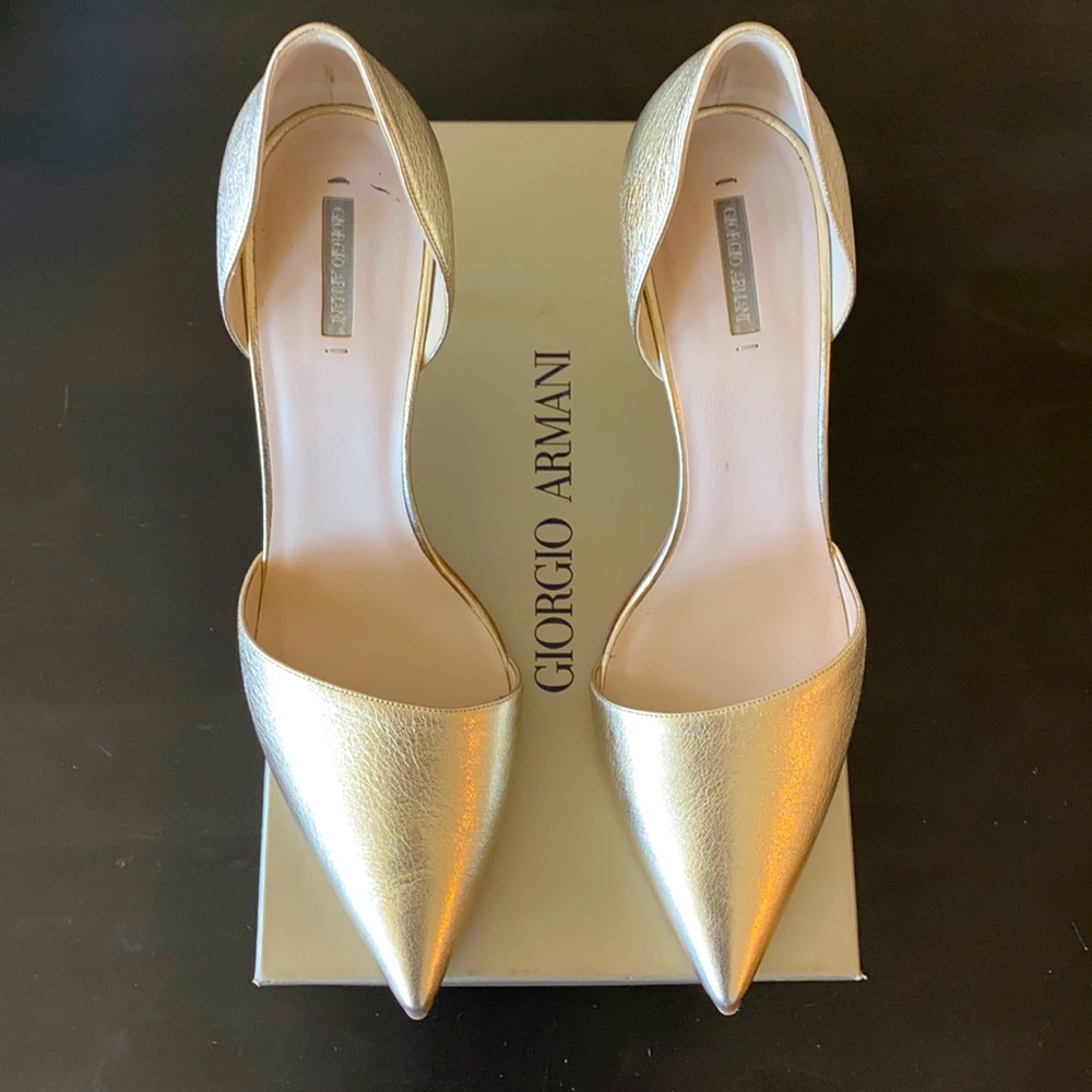 Giorgio Armani Gold Pumps size 40